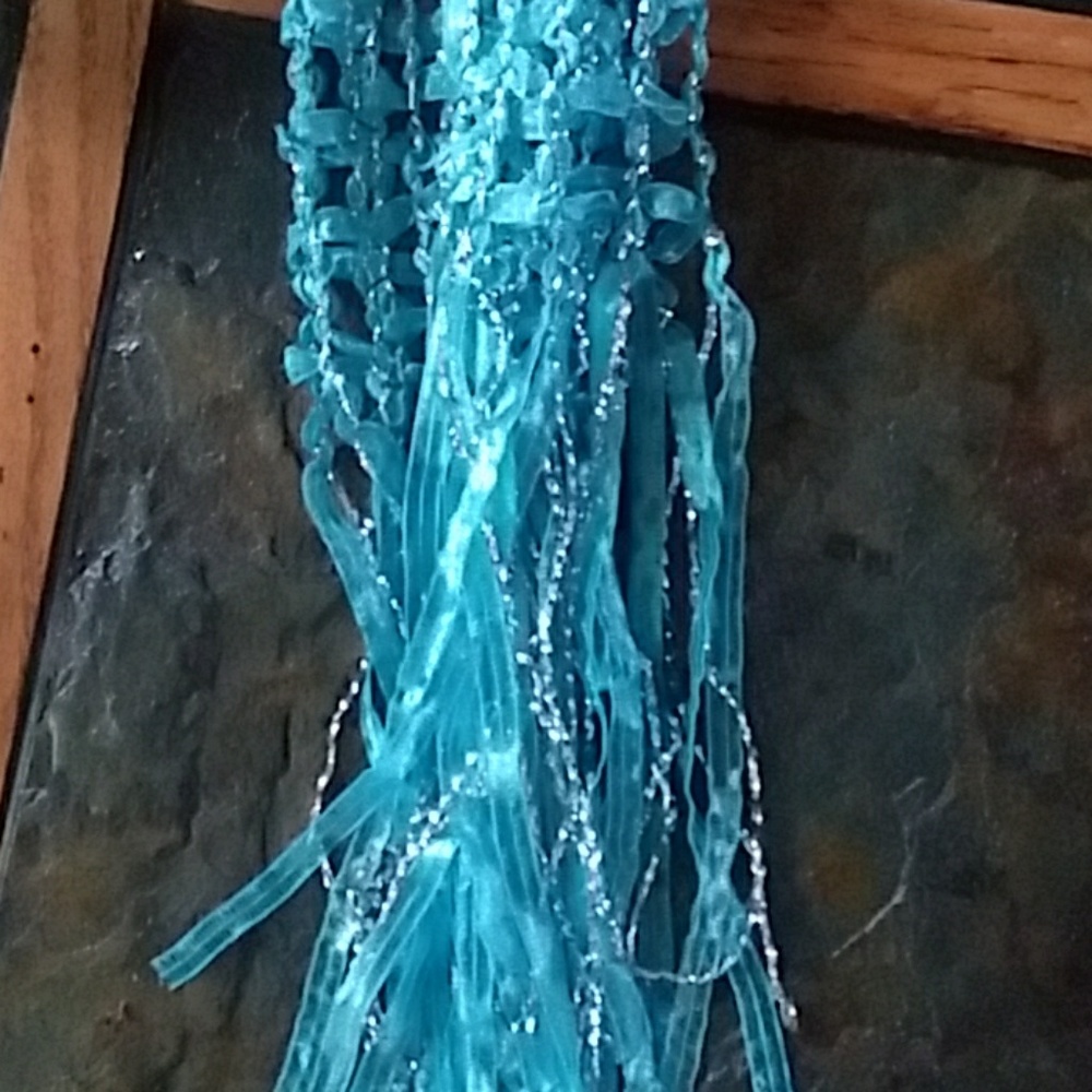 Beautiful Hand Made Scarf - Picture 3 of 4
